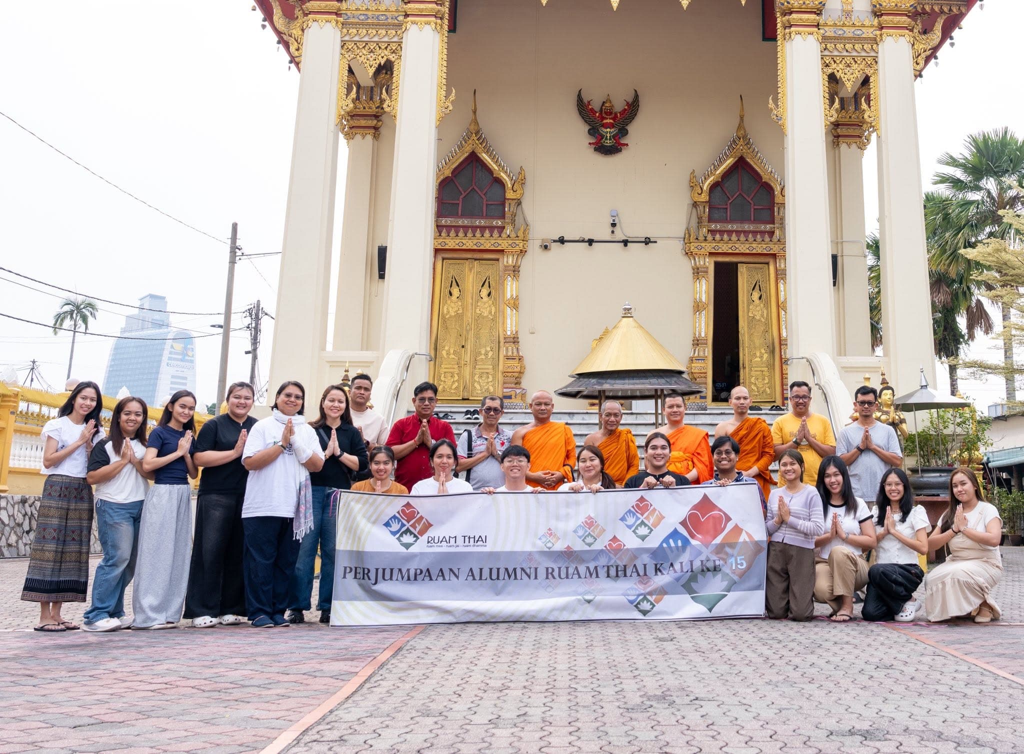 Group photo of attendees at the 15th Ruam Thai Alumni gathering